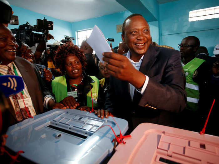 Kenyan President Uhuru Kenyatta is also one of many left-handed world leaders. Kenyatta, the son of Kenya