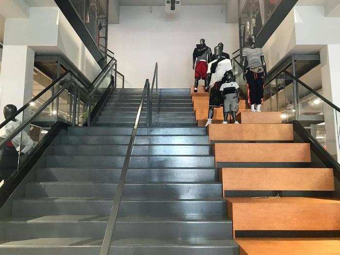 Next we made our way to the large staircase located in the center of the store. It includes outlets for customers to charge their phones and other devices as they lounge on the steps.