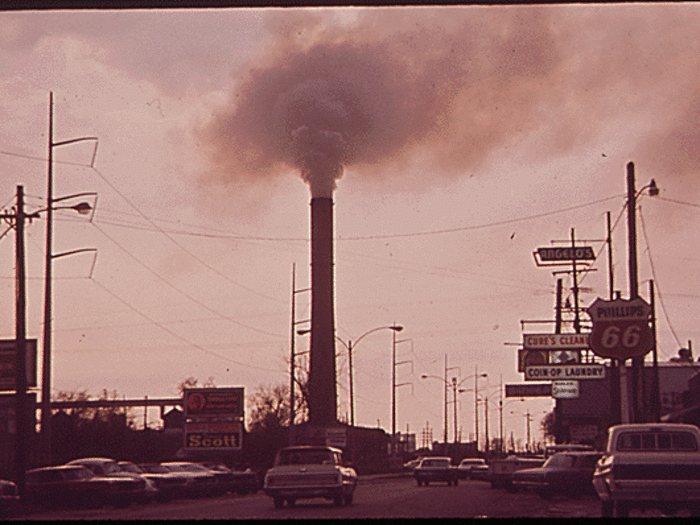 In New Orleans, fumes spread over the streets, billowing out from Kaiser Aluminum Plant