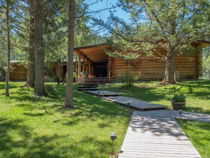 My first stop was the main lodge, which includes a kitchen, dining room, lounge,  library, and a kid-friendly rec room with a pool table and board games.