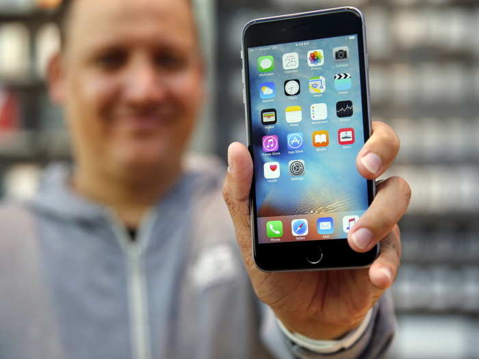 Derrick also owns an iPhone 6S Plus, and says he has "no reason to pay any amount for the 11."