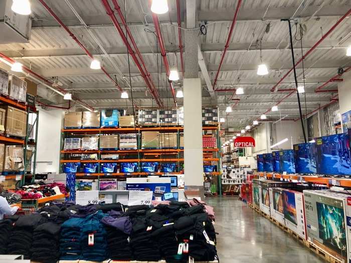 Costco had the same warehouse appearance as Sam