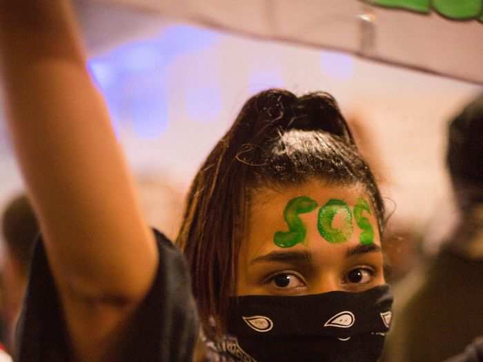 This girl painted "SOS" on her forehead.