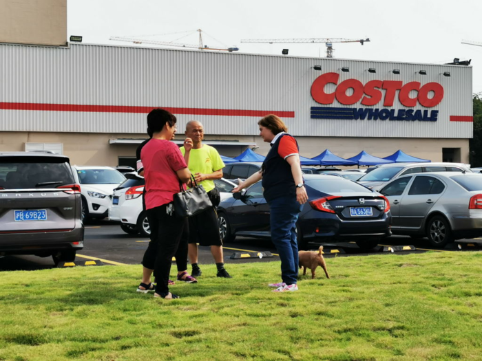 She added that one woman was so desperate to get her hands on a cart that she actually followed Judd out of the warehouse.