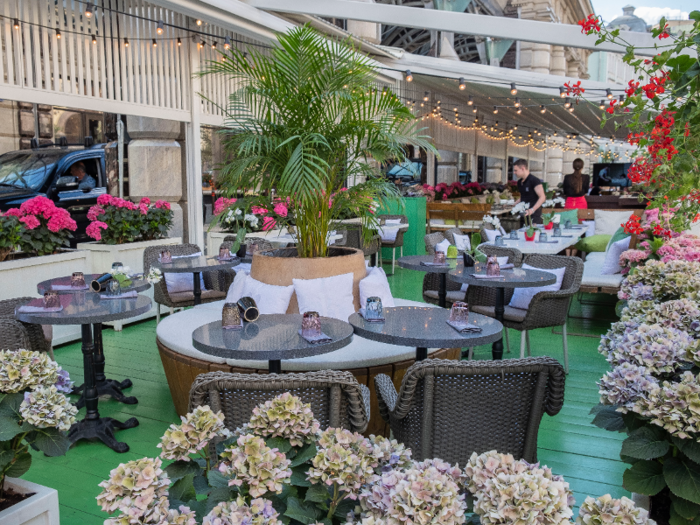 In addition to the O2 Lounge and the lounge and bar in the lobby, guests can eat at the outdoor Novikov Restaurant & Bar, which sits in front of the Ritz