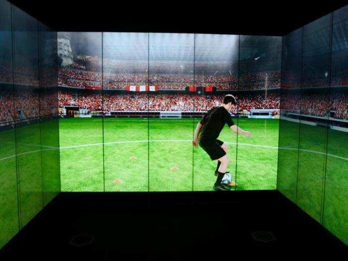 The cube was a simulator that mimicked the pitch of San Siro Stadium in Milan.  Brand ambassadors and professional footballers Antoine Griezmann and Romelu Lukaku offered virtual guidance through the screens for a fully immersive experience.