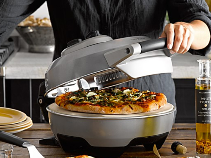 A pizza maker for home cooks and pizza aficionados