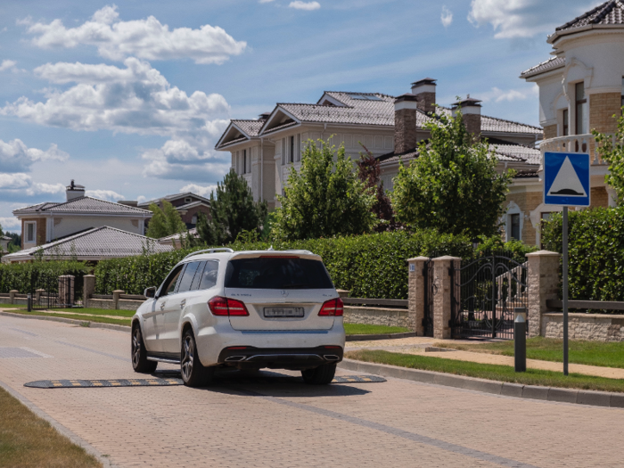 While these communities were also protected behind gates, the houses themselves were much more visible and accessible than the ultra-private, high-security communities in Rublyovka.