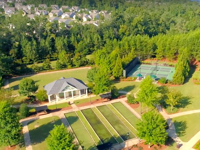 Del Webb in Greensboro, Georgia, is a golf cart community that specializes in lakefront living.