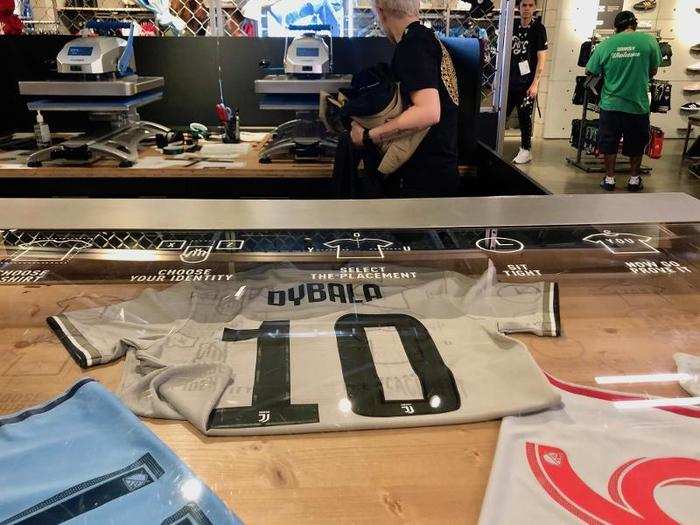 We also found an area for customers to personalize their own jerseys and t-shirts, which reminded us of the synthesis lab at Nike.