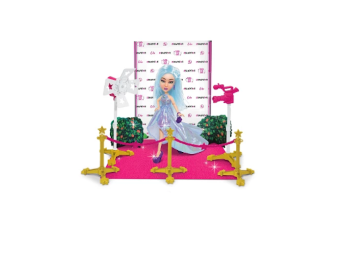 Snapstar Pop Royalty: Echo’s Debut on the Pink Carpet