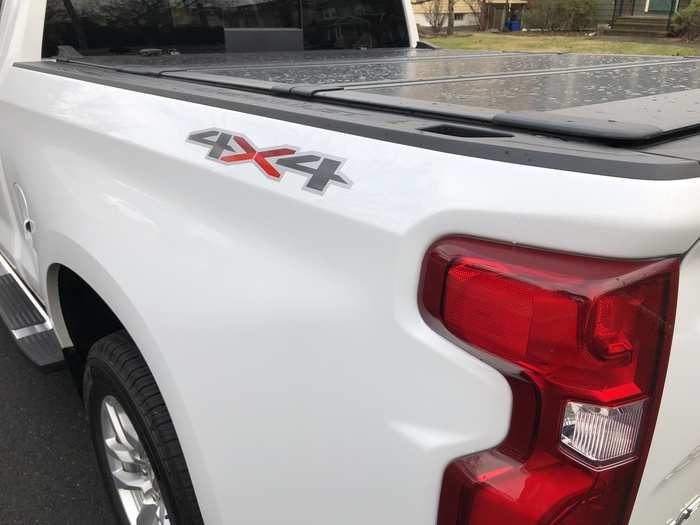  And unlike the Ford, the Silverado shouts its off-road cred. 