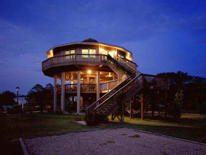 Deltec has been designing these circular homes for more than 50 years. The properties can be found in about 30 countries.