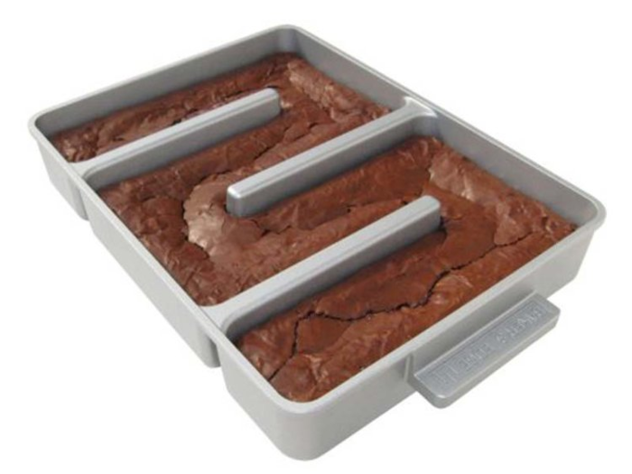 A nothing-but-edge-pieces brownie baking pan