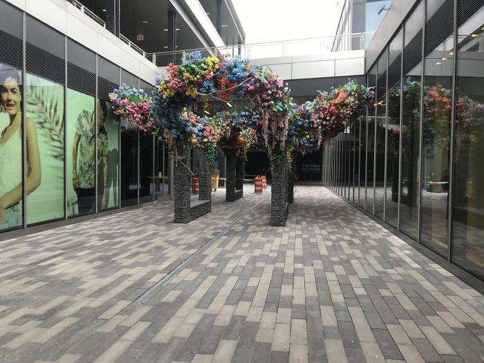 Elsewhere in the mall, we found another flower display. However, the construction in the background really hindered the aesthetic.