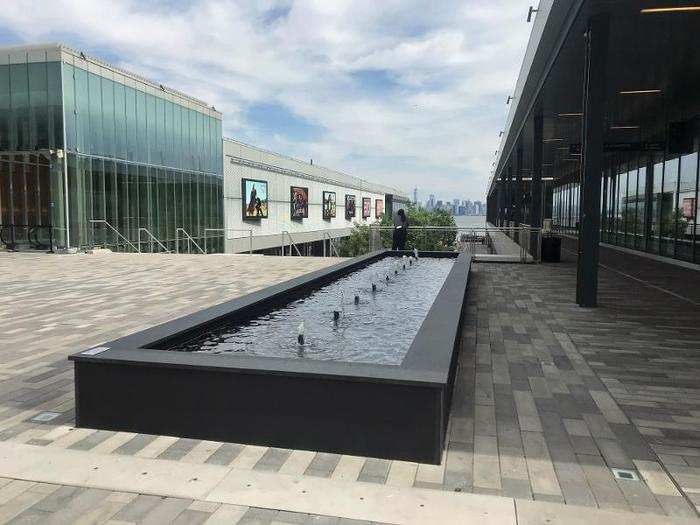 There may not have been shoppers, but we found quite a few fountains. The Manhattan skyline is ever-present.