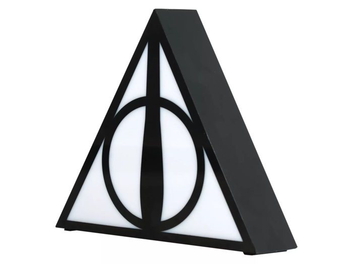 A lamp that lights up with the Lumos spell