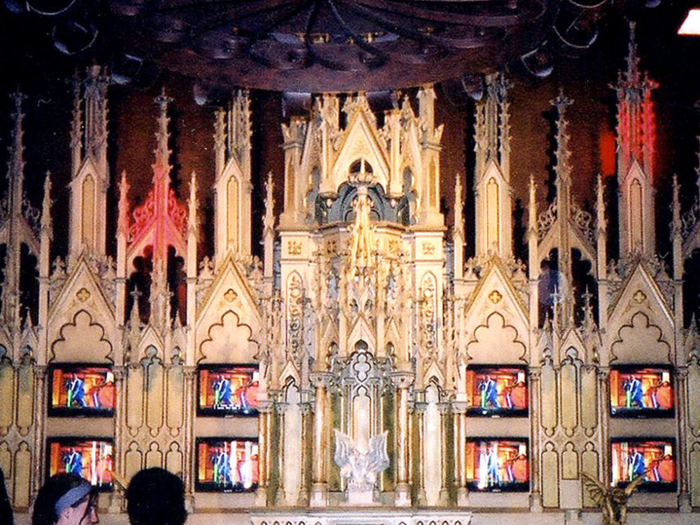Hot Topic headquarters were officially established in 1999 in Industry, California. The front reception desk featured this gothic castle structure.