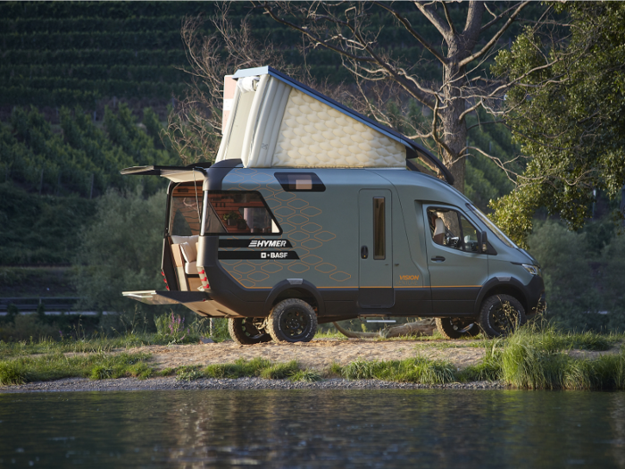 The home keeps the Sprinter’s doors, headlights, and radiator grille.