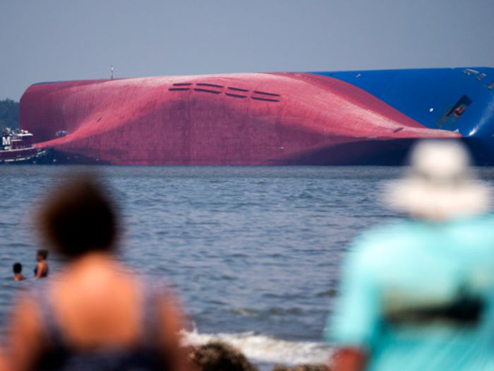 The Golden Ray has the capacity to carry 6,933 vehicles.