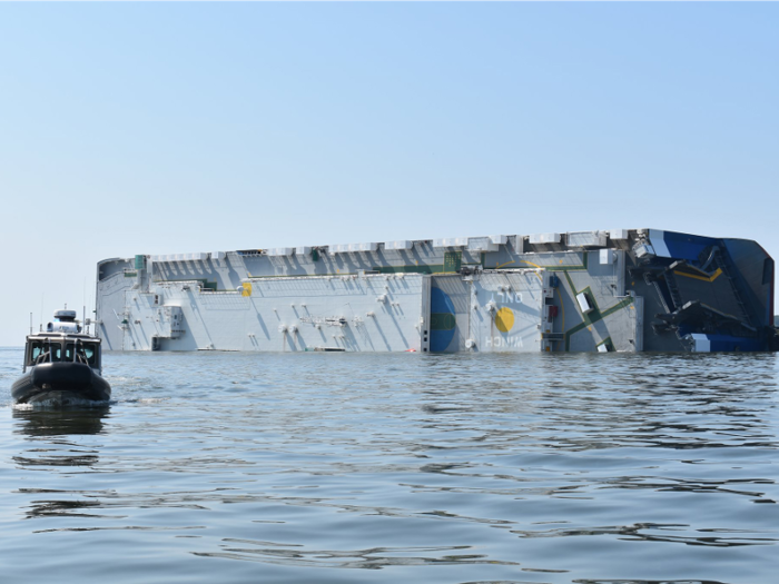 The ship was carrying about 4,000 Hyundai Motors and Kia Motors vehicles, the fate of which has not yet been determined.