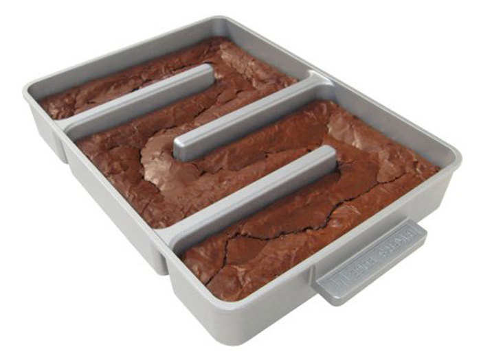 A brownie pan that only makes edge pieces