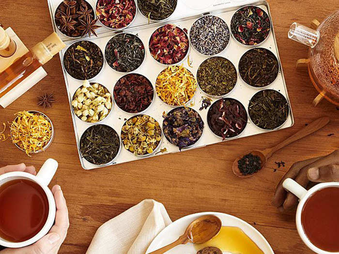 A green herbal tea kit that lets them create custom blends