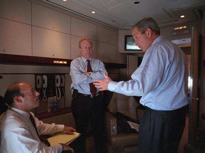 Bush speaks with Ari Fleischer, left, and Karl Rove aboard Air Force One during the flight to Andrews Air Force Base.