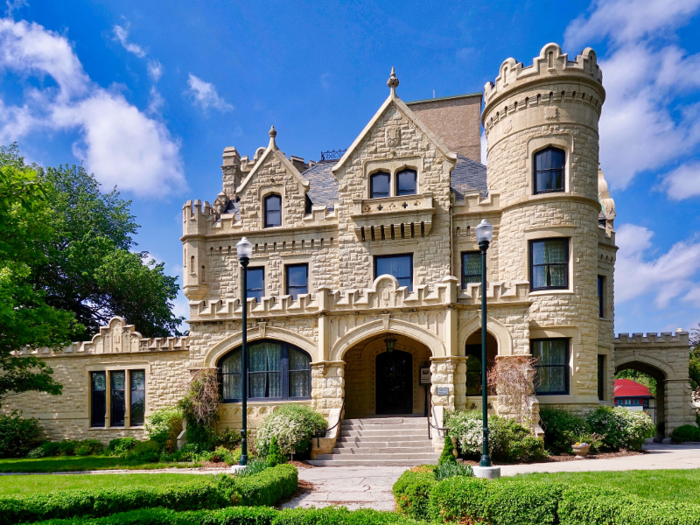 Nebraska: The Joslyn Castle