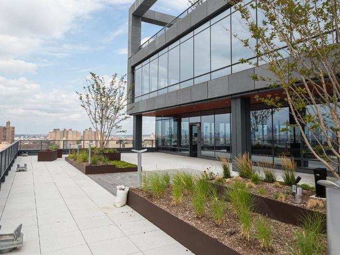 Six of the floors have outdoor terraces, with space to catch a breath at the office, or even, on some of the larger terraces, to have a meeting.