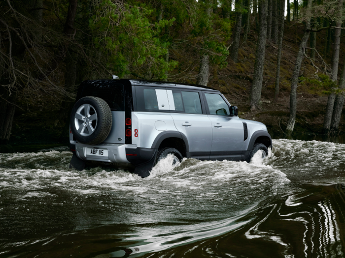 The car also has a maximum wading depth of 35.4 inches and a ground clearance of 11.5 inches.