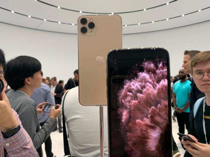 Like last year, the iPhone 11 Pro also comes in gold ...