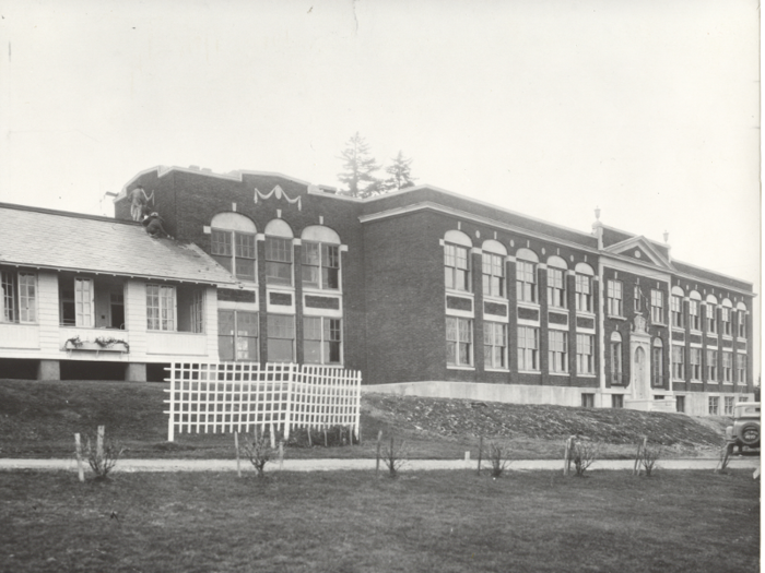 Built in 1913 and opened in 1914, it first served as a tuberculosis sanatorium until 1960.