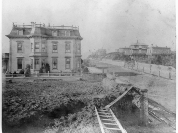 After the 1869 cut, the wealthy packed up and set off for other A-list neighborhoods like Russian and Nob Hills, leaving Rincon Hill to wither.