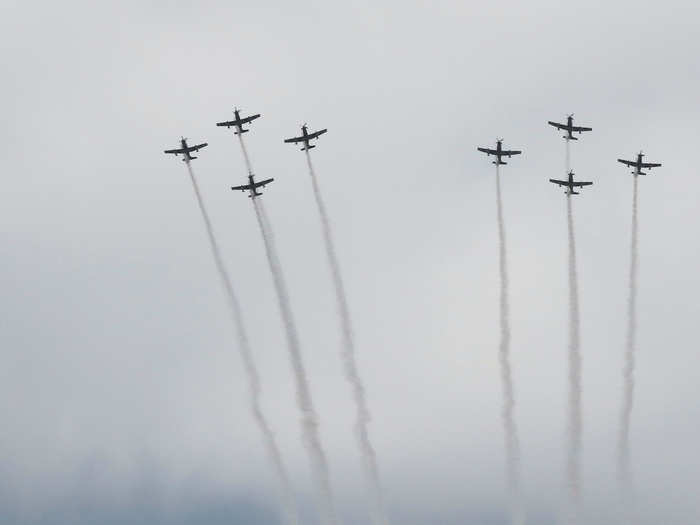 "My main function is to watch our timing and support the flight commander in maintaining our speed, and that way we’ll fly over the parade at the correct time," Velazquez told El Universal.