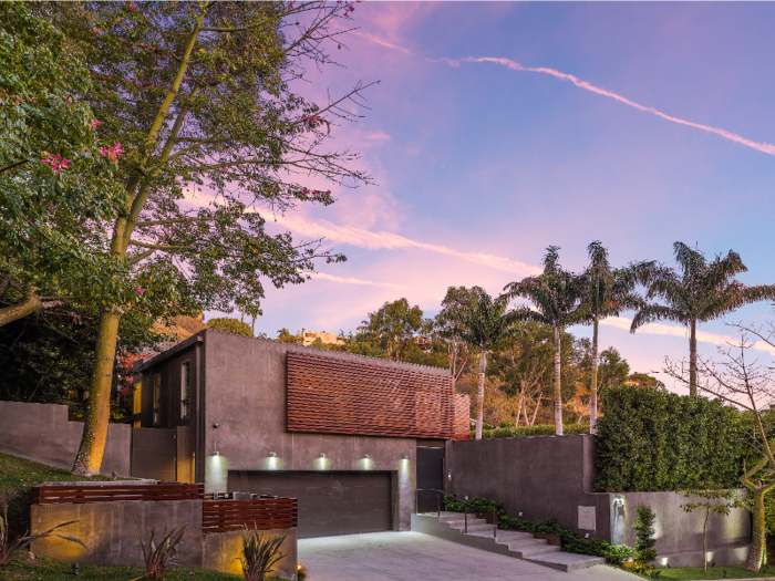 It was originally built in 1954 as part of an architectural research program conducted by the architectural firm Honnold & Rex and commissioned by Architectural Products magazine. Also called the Honnold & Rex Research Houses, the "experimental" homes were built using new materials and design methods.