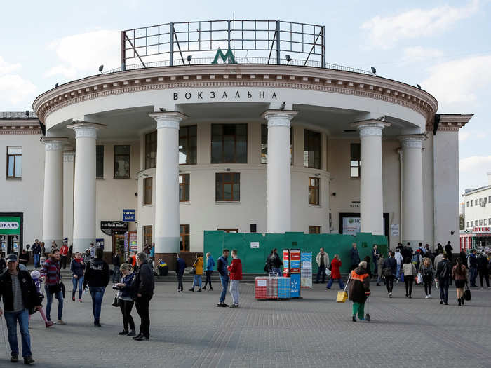 The entrances of many of the stations are also beautiful. Vokzalna, which is attached to Kiev