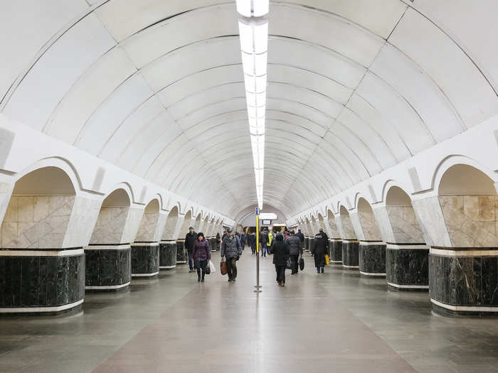 While some of the stations are more minimal, they are still brightly lit and filled with beautiful stone. Lukyanivska, pictured below, features an amazing vaulted ceiling.