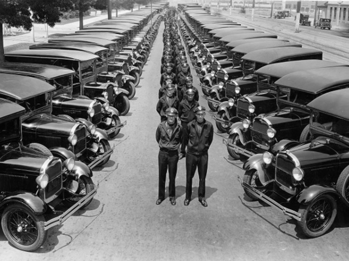 UPS issued its official driver uniforms in 1925. It featured Eisenhower-style jackets and Perishing caps. In this 1929 photo taken in Los Angeles, the drivers are wearing traditional slacks and jackets.