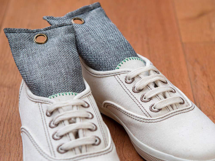 How to control foot odor in socks and shoes