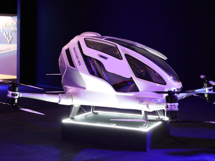 People will get about using flying taxis, Saudi officials say.