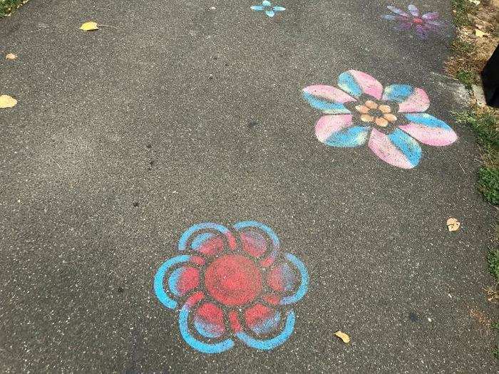 There were also flowers painted on the ground of the walkways and sidewalks.