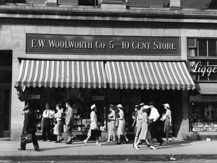 1997: Woolworths announces it would close 400 stores in the US, leading to 9,200 jobs lost.