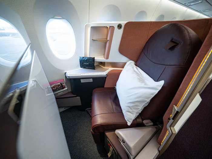 As should go without saying for a new business class product in 2019, the seats can lie fully flat to turn into a bed.