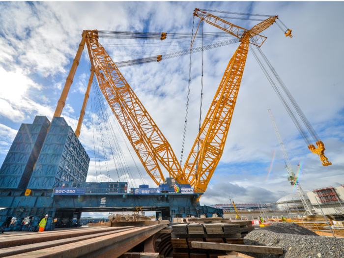 More than 3.73 miles of rails were laid for the crane.