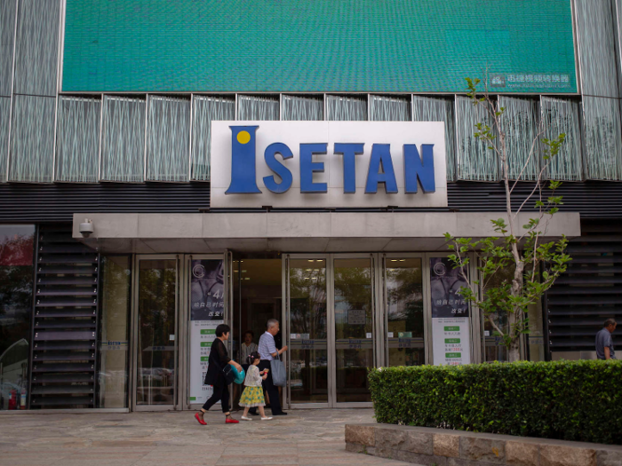 By the mid-1990s, several vendors began to refuse to sell to Barneys due to late payments. The Pressman brothers came under immense pressure from their Japanese financial partner, Isetan, Co, to pay their debts.