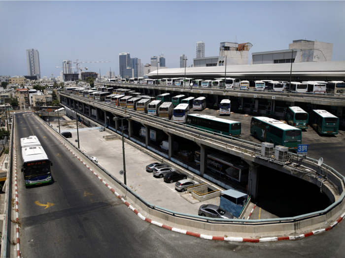 Although the bus station was supposed to be located in the center of Tel Aviv