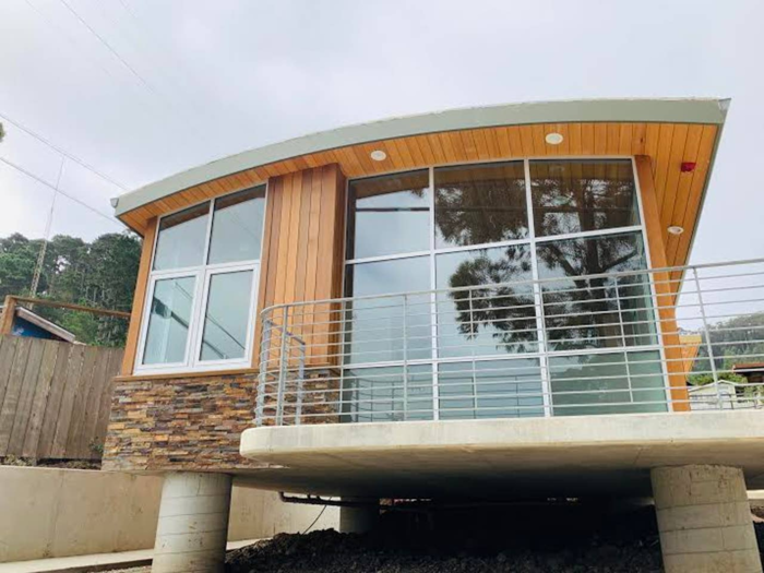 7. This tiny home near San Francisco has a modern design.