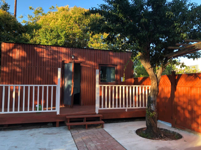 5. A newly constructed tiny home in Palo Alto is within biking distance of Stanford.