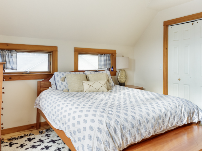 The home has two queen beds and one and a half bathrooms, allowing up to four guests to comfortably enjoy their stay in Burlington. The entire townhouse can be rented for just $95 on average per night.